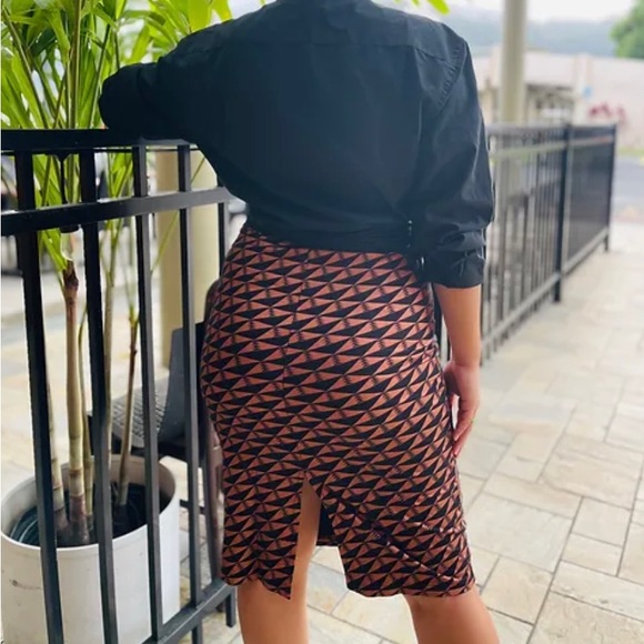 Kamohoaliʻi pencil skirt - Picture 2 of 5
